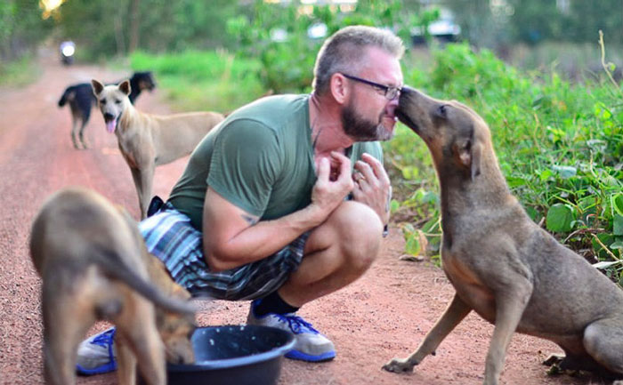 This Man Feeds 80 Stray Dogs Every Day Because He Can’t Bear to See Them Starve This Man Feeds 80 Stray Dogs Every Day Because He Can’t Bear to See Them Starve
