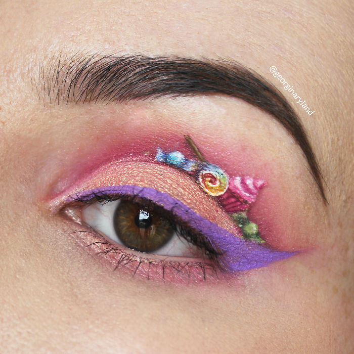 Makeup For Ants: I Create Tiny Paintings On My Eyes
