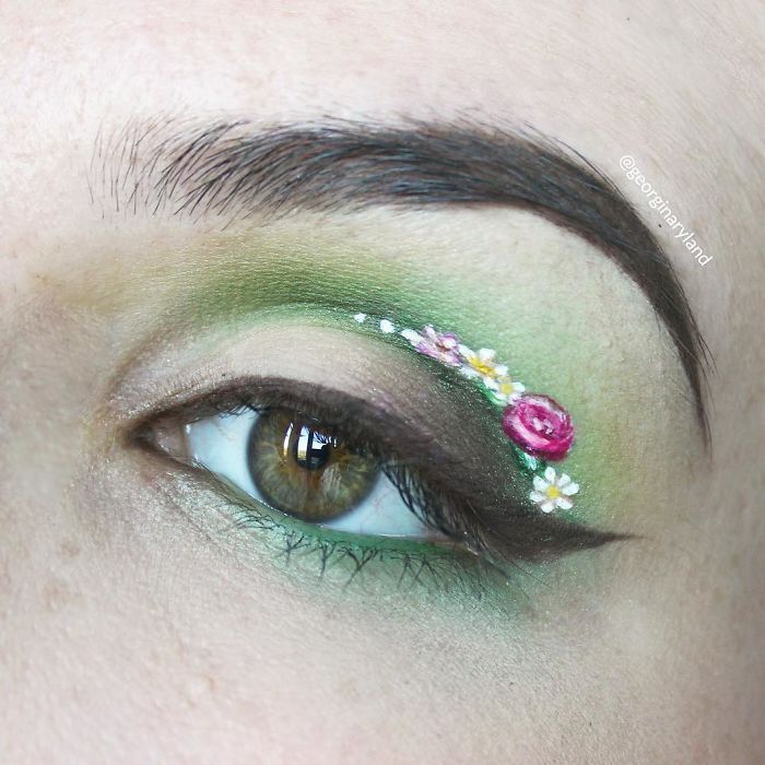 Makeup For Ants: I Create Tiny Paintings On My Eyes