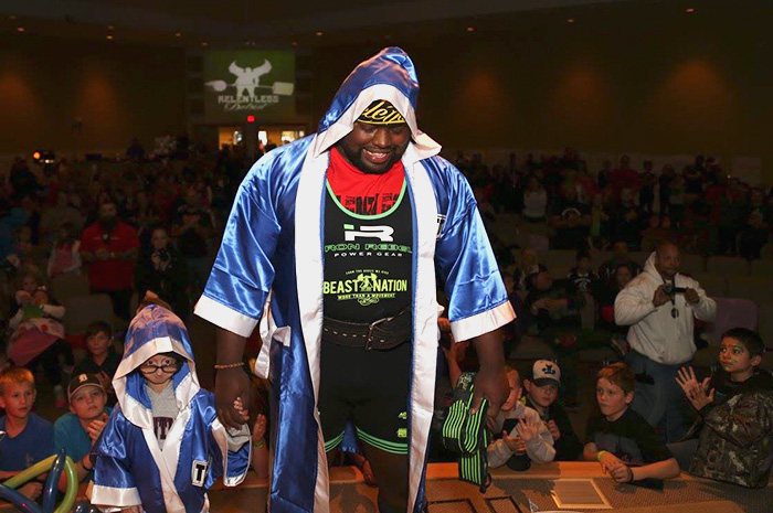 12-Year-Old Girl Fighting Rare Aging Disease Becomes Best Friends With 330Lbs Weightlifter A.K.A &#8220;The Beast&#8221;
