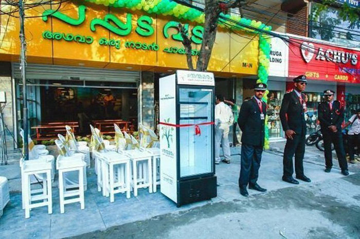 Restaurant Puts Fridge In Street So Hungry People Can Take Leftovers