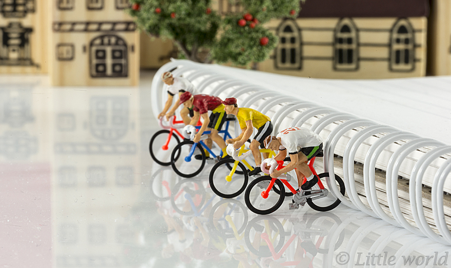 I Capture Everyday Lives Of Miniature People