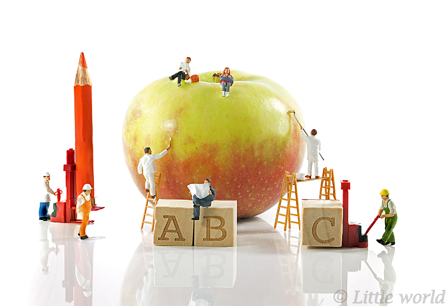 I Capture Everyday Lives Of Miniature People