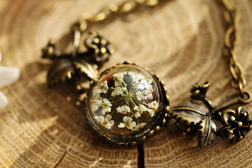 Terrarium Jewelry by Ruby Robin Lets You Take Tiny Bits Of Nature With You Terrarium Jewelry by Ruby Robin Lets You Take Tiny Bits Of Nature With You