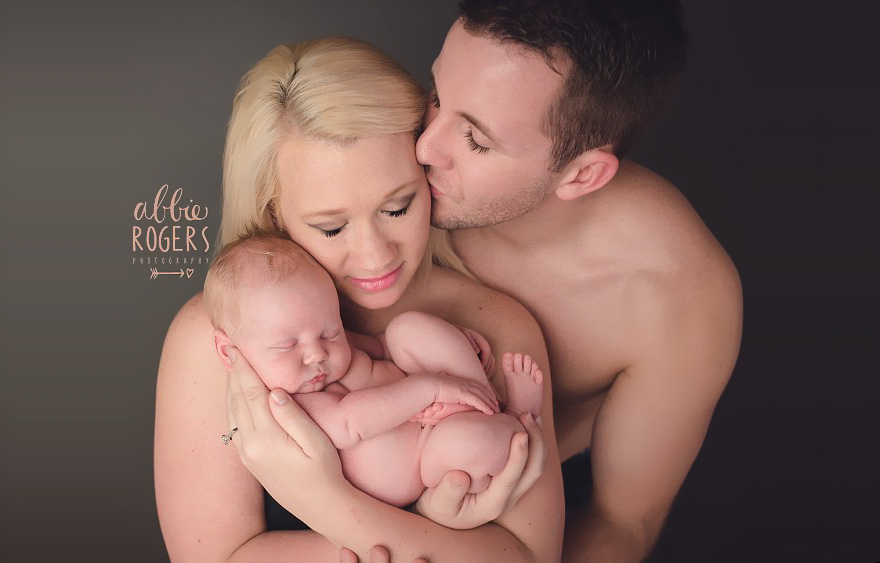 Unforgettable Moment Baby Interrupts Photoshoot With A Shower Unforgettable Moment Baby Interrupts Photoshoot With A Shower