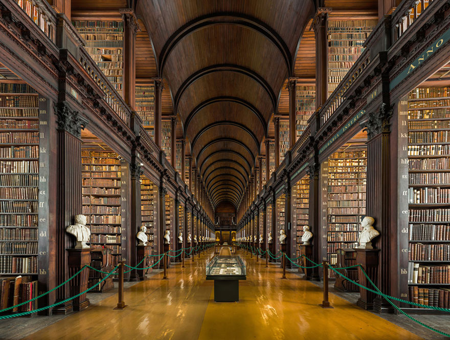 This 300-Year-Old Library Chamber In Dublin Has 200,000+ Books