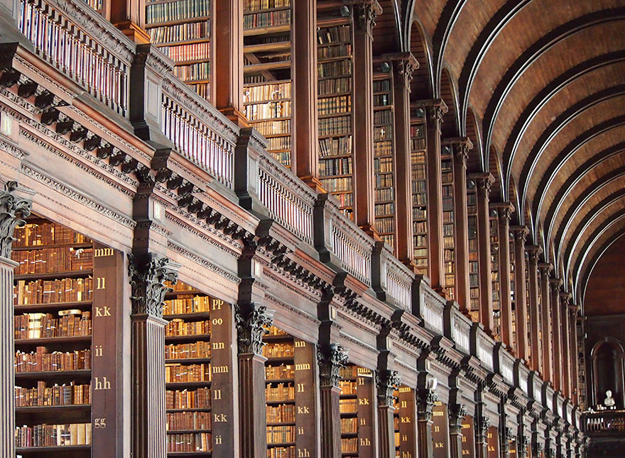 This 300-Year-Old Library Chamber In Dublin Has 200,000+ Books