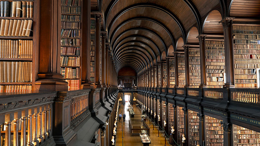 This 300-Year-Old Library Chamber In Dublin Has 200,000+ Books