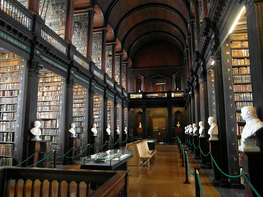 This 300-Year-Old Library Chamber In Dublin Has 200,000+ Books