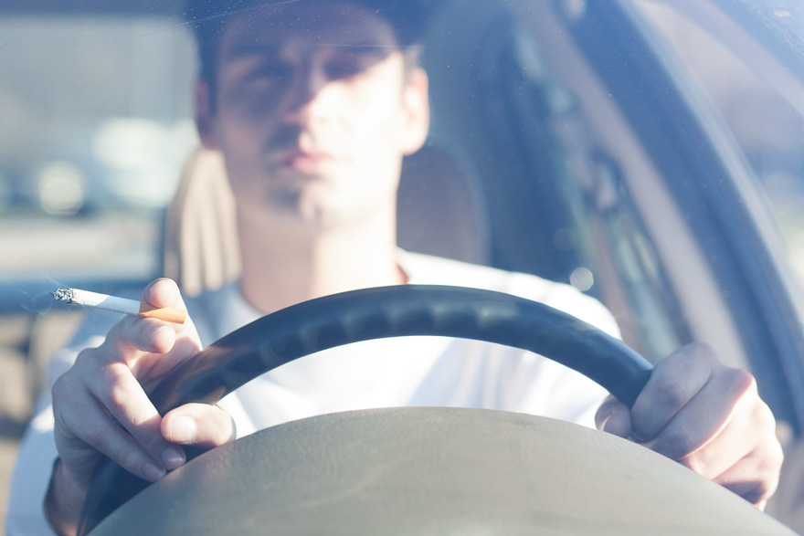 Drivers Might Be Fined For Smoking With Kids In Car