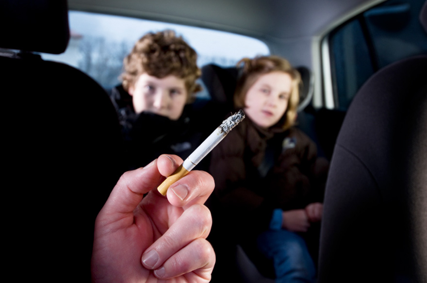 Drivers Might Be Fined For Smoking With Kids In Car