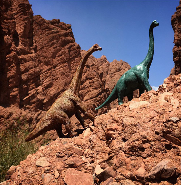 Travel Photos Are Instantly Better With Dinosaur Toys Travel Photos Are Instantly Better With Dinosaur Toys