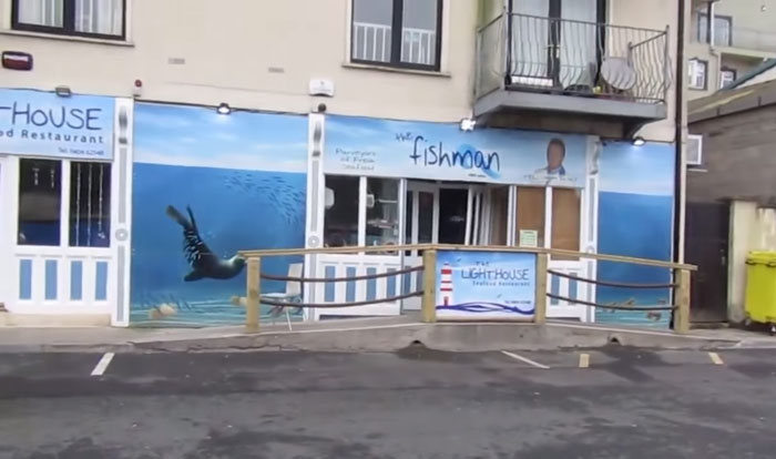 Everyday This Seal Flops Across The Street To His Favourite Seafood Restaurant Everyday This Seal Flops Across The Street To His Favourite Seafood Restaurant