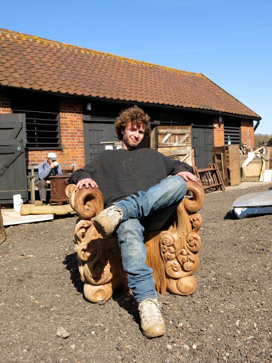 Stunning Chair Carved From A Single Oak Stump By Alex Johnson (10 Pics) Stunning Chair Carved From A Single Oak Stump By Alex Johnson (10 Pics)