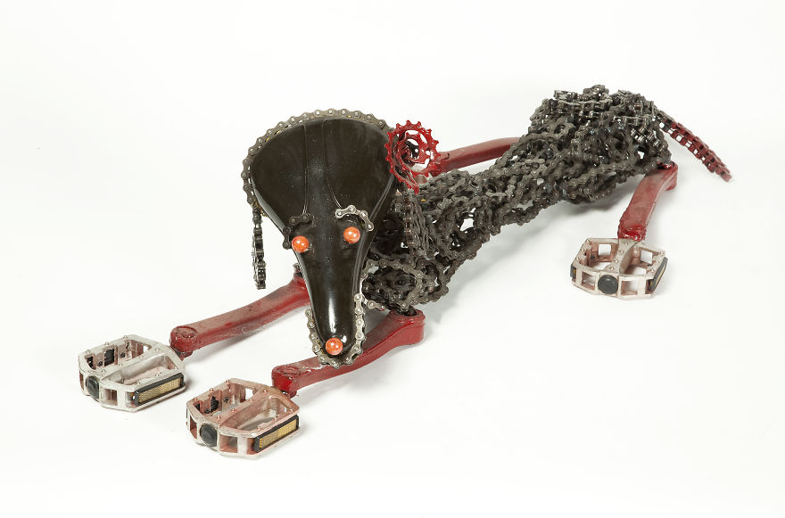 Unchained: I Create Dog Sculptures From Recycled Bicycle Chains