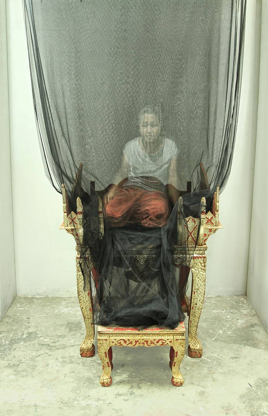 Thai Artist Creates 3D Art By Painting Layers Of Thread And Netting