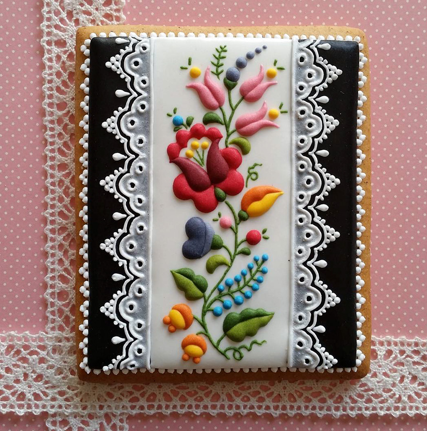 Hungarian Chef Turns Ordinary Cookies Into Stunning Embroidery-Inspired Art