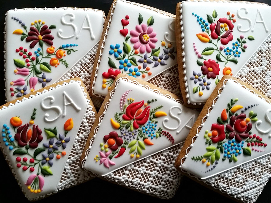 Hungarian Chef Turns Ordinary Cookies Into Stunning Embroidery-Inspired Art