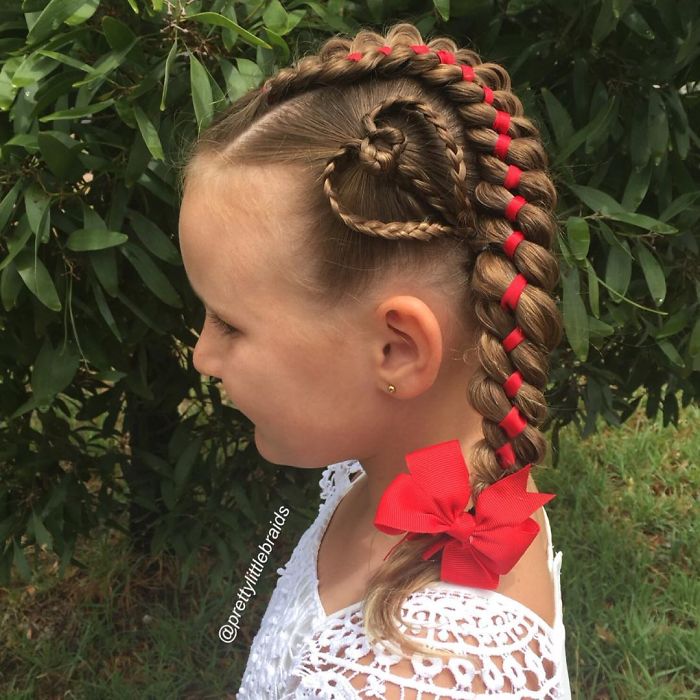 Mom Braids Unbelievably Intricate Hairstyles Every Morning Before School