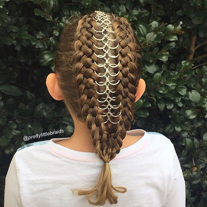Mom Braids Unbelievably Intricate Hairstyles Every Morning Before School