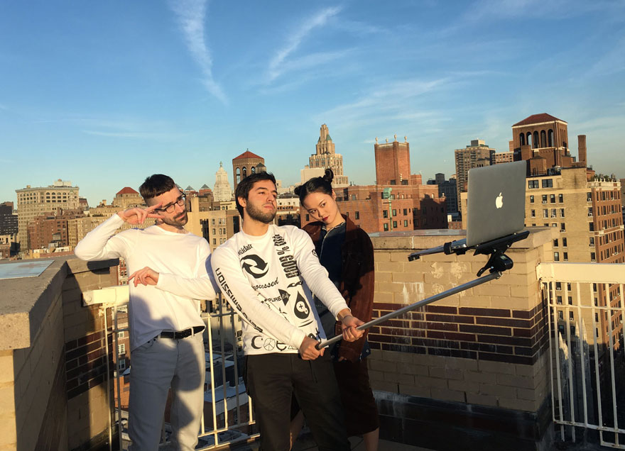 MacBook Selfie Sticks Are Even Funnier Than People Taking Photos With iPads