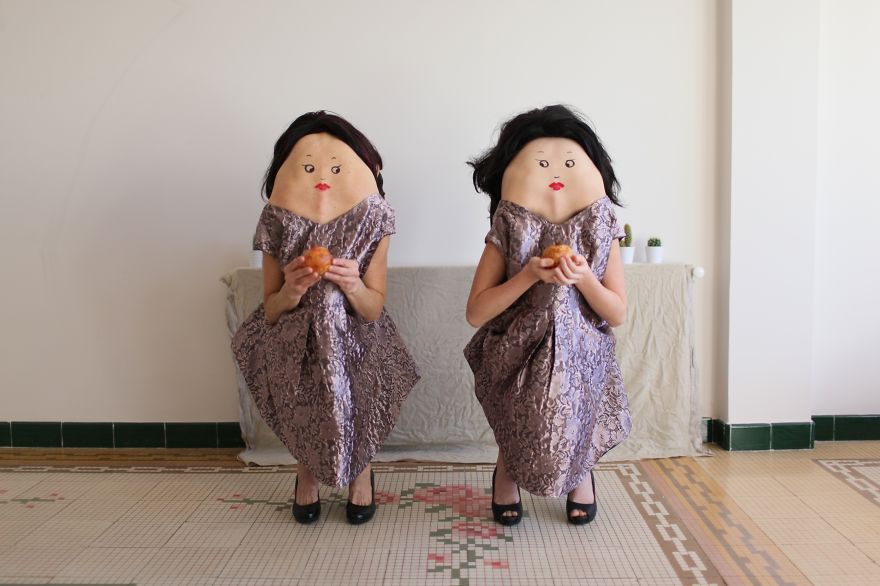 I Turn People Into Creatures From Another World By Drawing Faces On Their Backs I Turn People Into Creatures From Another World By Drawing Faces On Their Backs