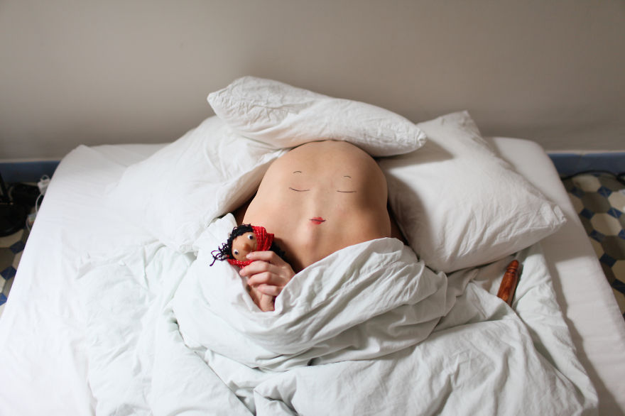 I Turn People Into Creatures From Another World By Drawing Faces On Their Backs I Turn People Into Creatures From Another World By Drawing Faces On Their Backs