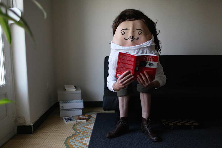 I Turn People Into Creatures From Another World By Drawing Faces On Their Backs I Turn People Into Creatures From Another World By Drawing Faces On Their Backs