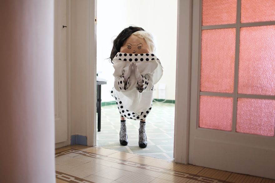 I Turn People Into Creatures From Another World By Drawing Faces On Their Backs I Turn People Into Creatures From Another World By Drawing Faces On Their Backs