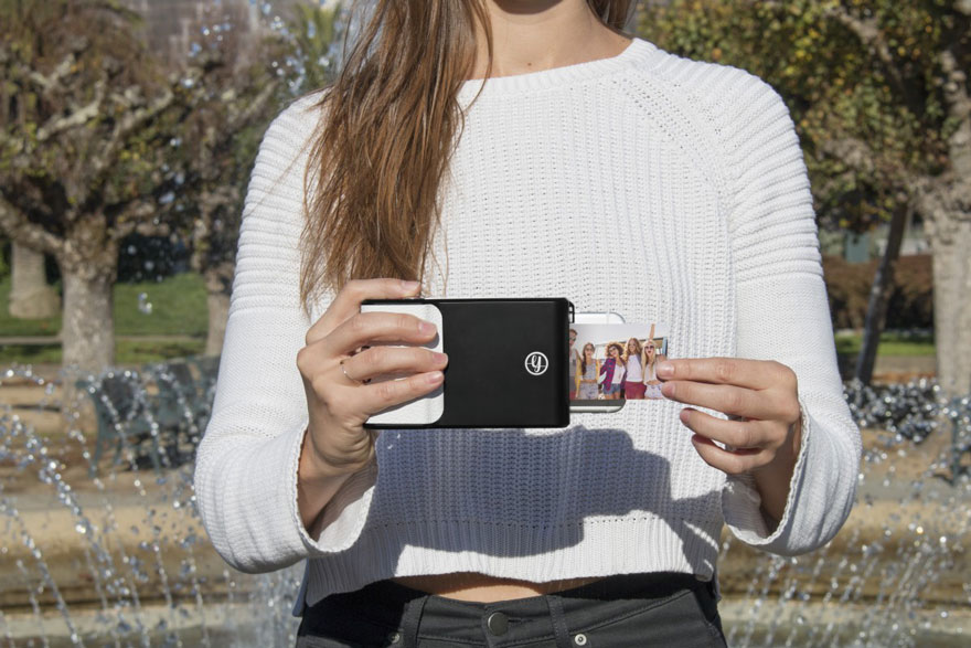 This Phone Case Prints Instant Photos Like A Polaroid This Phone Case Prints Instant Photos Like A Polaroid
