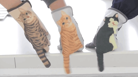 Cat Gloves For Smartphones That Wag Their Tails When You Swipe
