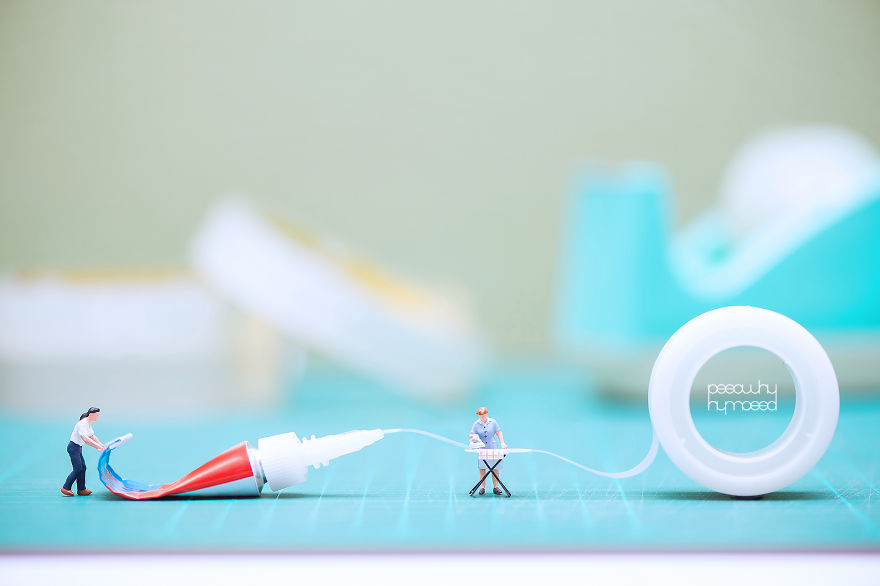 I Capture Miniature People Dealing With Everyday Life Objects (Part 2)