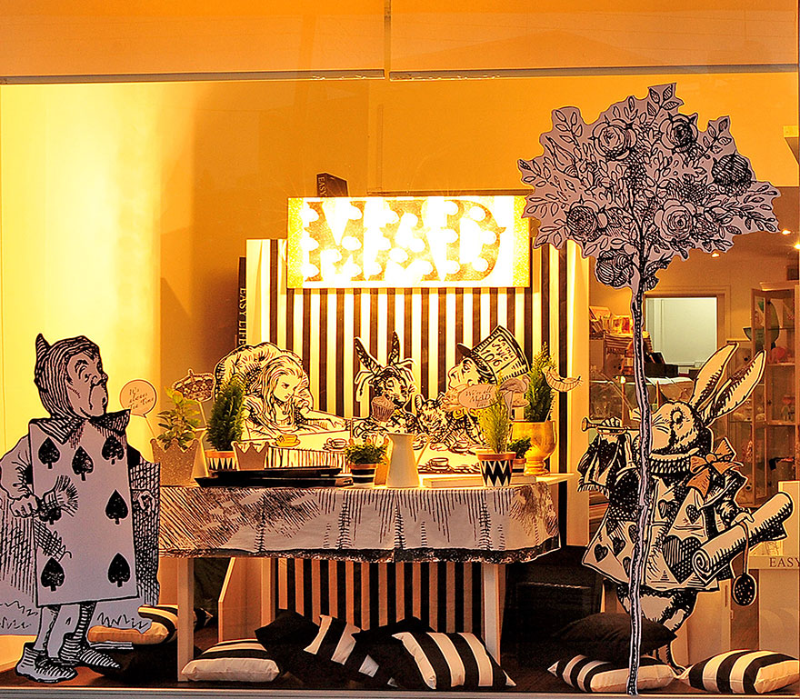 My Mom Let Me Decorate Her Shop This Year, Inspired By Alice’s Adventures In Wonderland My Mom Let Me Decorate Her Shop This Year, Inspired By Alice’s Adventures In Wonderland