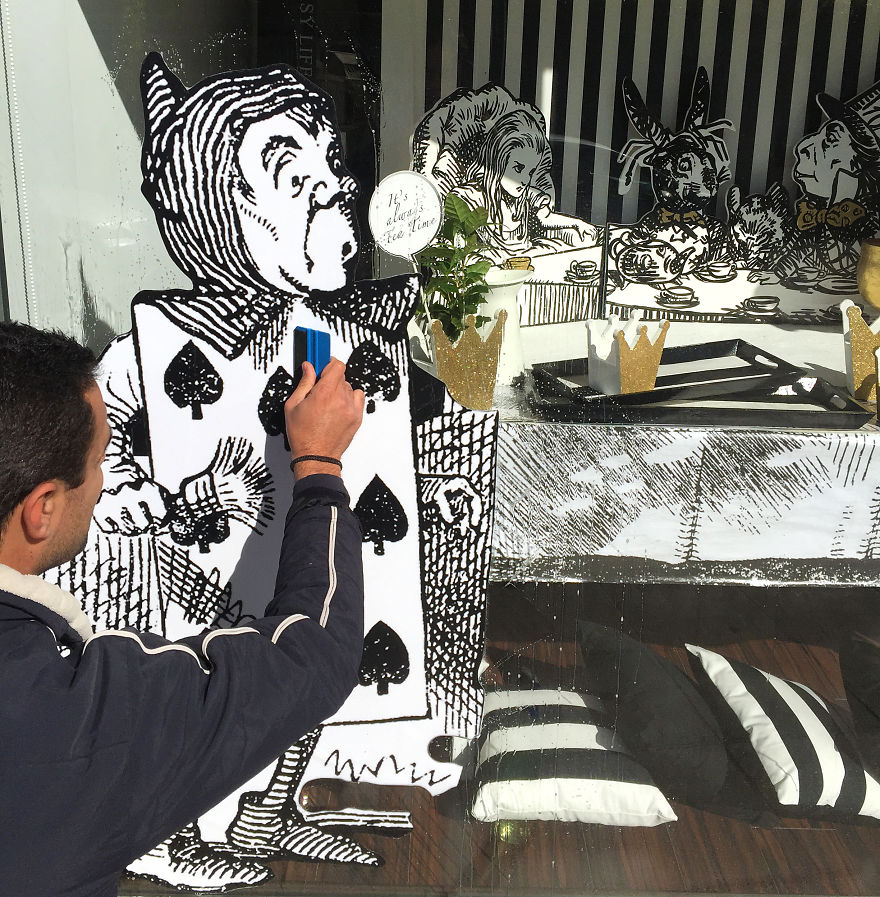 My Mom Let Me Decorate Her Shop This Year, Inspired By Alice’s Adventures In Wonderland My Mom Let Me Decorate Her Shop This Year, Inspired By Alice’s Adventures In Wonderland