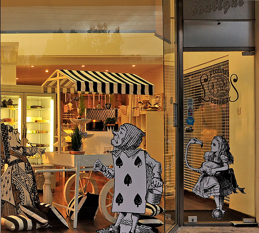 My Mom Let Me Decorate Her Shop This Year, Inspired By Alice’s Adventures In Wonderland My Mom Let Me Decorate Her Shop This Year, Inspired By Alice’s Adventures In Wonderland