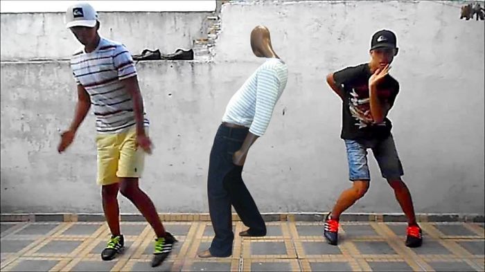 Challenge: Three Funny Mannequins Challenge: Three Funny Mannequins