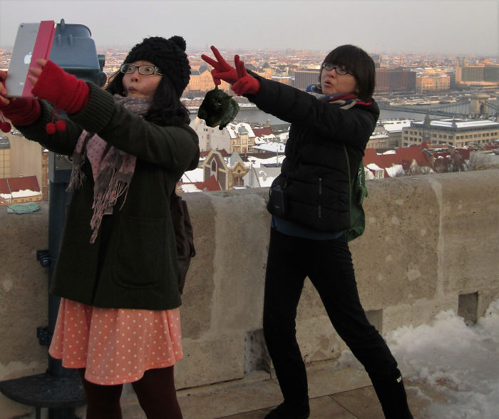 Cat Interrupts A Rugby Game, Internet Responds (PS Battle)