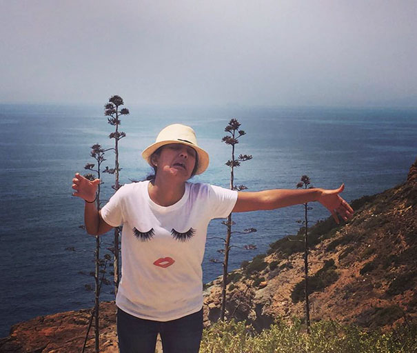 Woman Goes On Honey Moon Alone After Her Husband Couldn’t Go, Posts Funniest Solo Photos Woman Goes On Honey Moon Alone After Her Husband Couldn’t Go, Posts Funniest Solo Photos