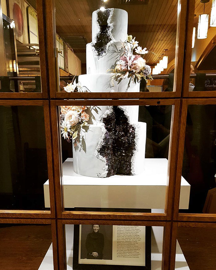 This New Geode Wedding Cake Trend Is Rocking The Internet This New Geode Wedding Cake Trend Is Rocking The Internet