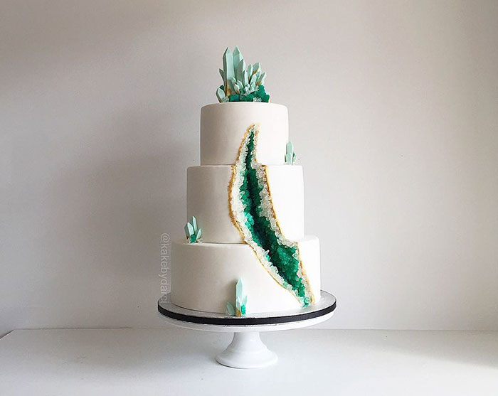 This New Geode Wedding Cake Trend Is Rocking The Internet This New Geode Wedding Cake Trend Is Rocking The Internet