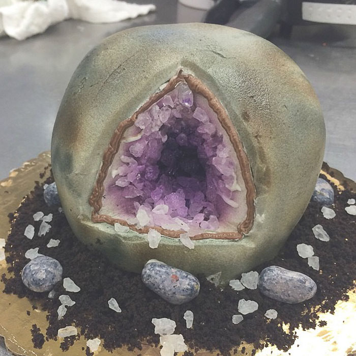 This New Geode Wedding Cake Trend Is Rocking The Internet This New Geode Wedding Cake Trend Is Rocking The Internet