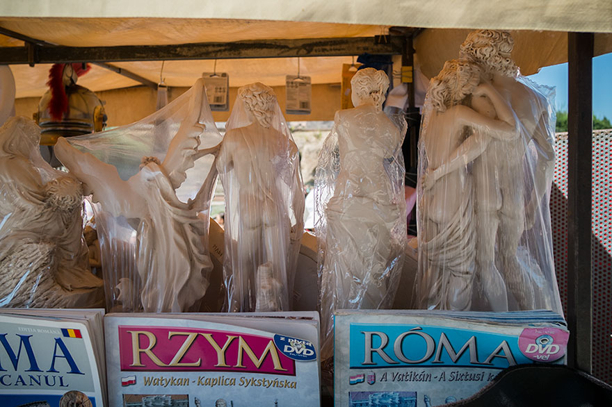 This Photographer Points His Camera The &#8220;Wrong&#8221; Way At The World’s Most Visited Locations