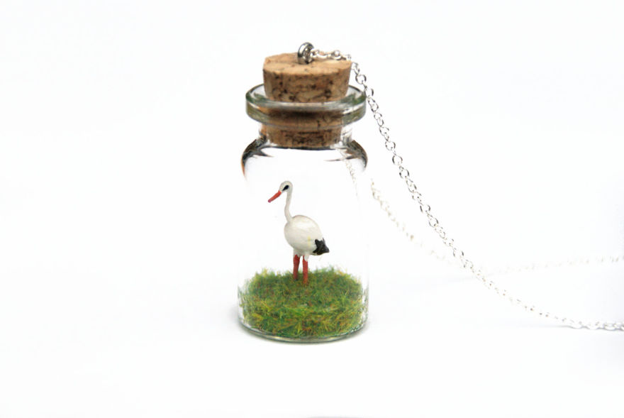 This Artist Creates Miniature Animals In Bottles This Artist Creates Miniature Animals In Bottles