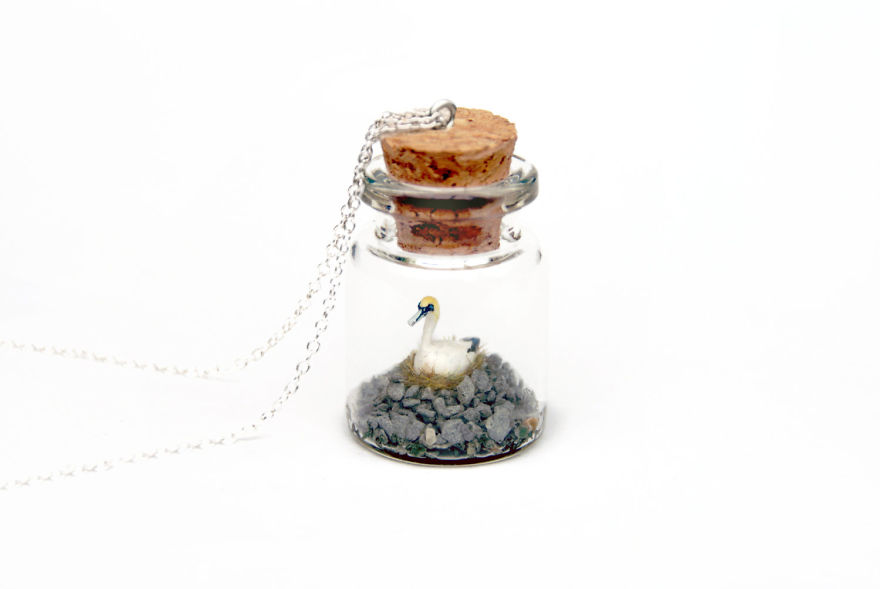 This Artist Creates Miniature Animals In Bottles This Artist Creates Miniature Animals In Bottles