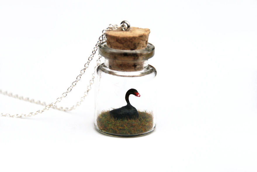 This Artist Creates Miniature Animals In Bottles This Artist Creates Miniature Animals In Bottles