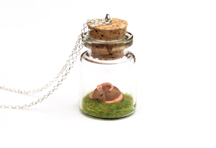 This Artist Creates Miniature Animals In Bottles This Artist Creates Miniature Animals In Bottles