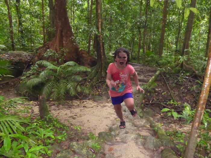 Family Trip To Petting Zoo Didn’t Go As Planned, Internet Response Is Hilarious Family Trip To Petting Zoo Didn’t Go As Planned, Internet Response Is Hilarious