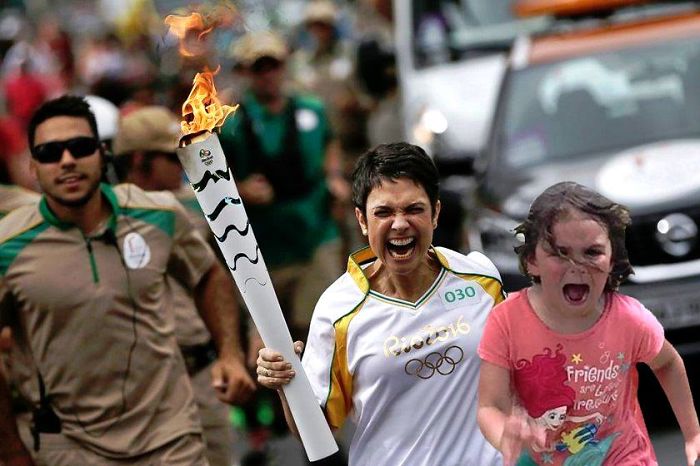 Family Trip To Petting Zoo Didn’t Go As Planned, Internet Response Is Hilarious Family Trip To Petting Zoo Didn’t Go As Planned, Internet Response Is Hilarious