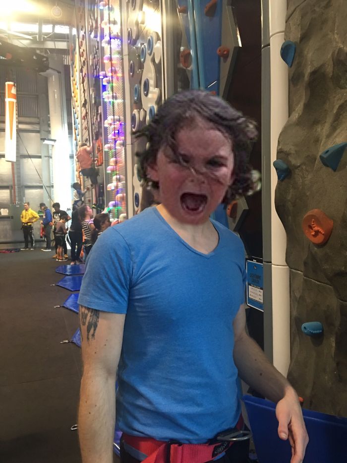 Family Trip To Petting Zoo Didn’t Go As Planned, Internet Response Is Hilarious Family Trip To Petting Zoo Didn’t Go As Planned, Internet Response Is Hilarious