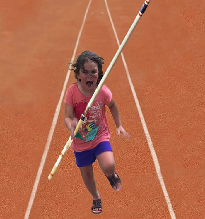 Family Trip To Petting Zoo Didn’t Go As Planned, Internet Response Is Hilarious Family Trip To Petting Zoo Didn’t Go As Planned, Internet Response Is Hilarious